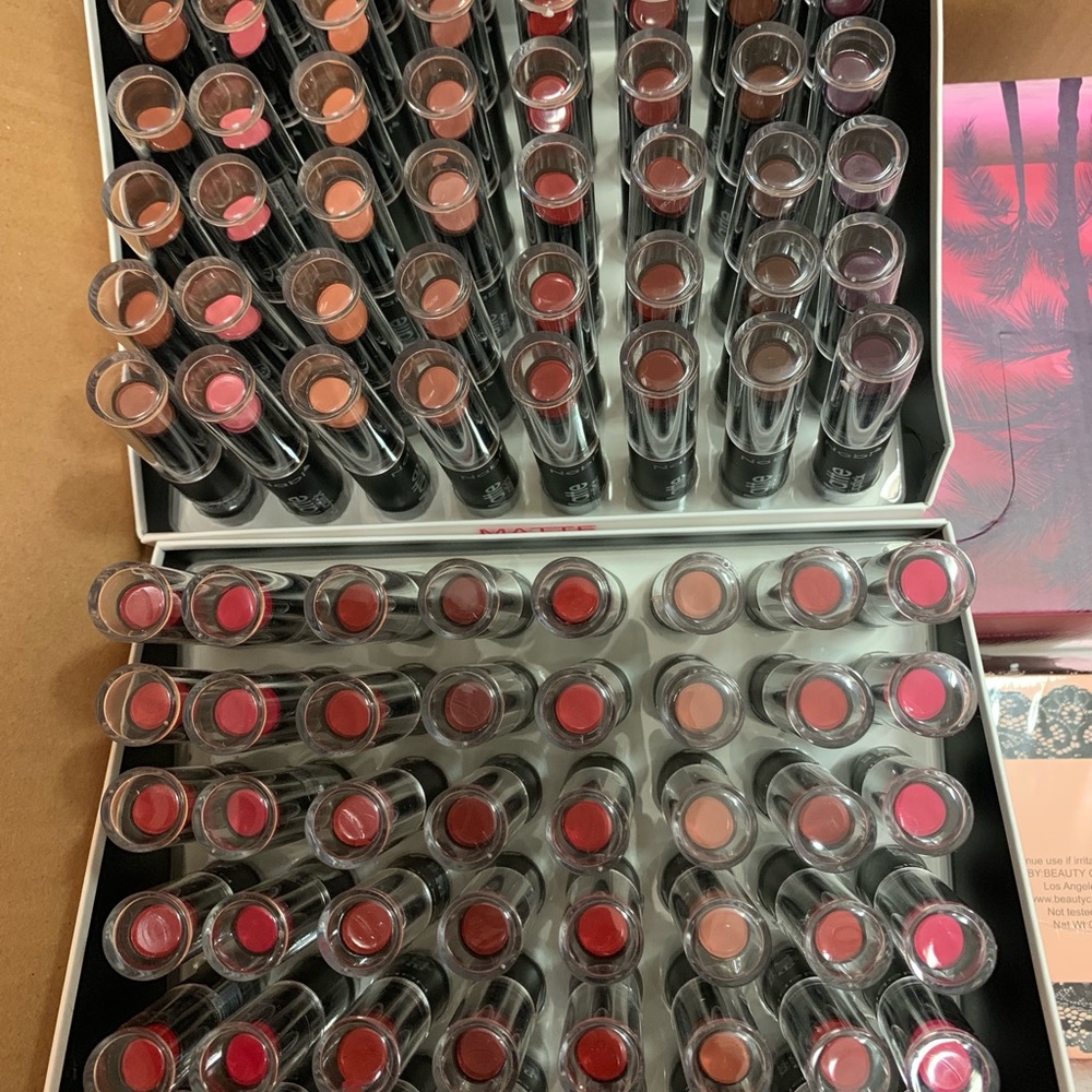 Nabi matte lipsticks “open description”